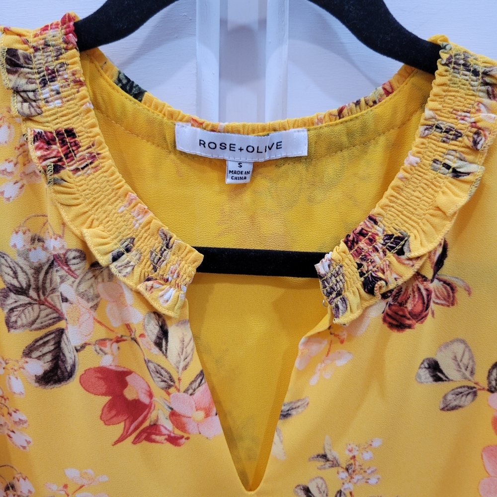 Rose & Olive Floral Sleeveless Blouse - Picture 4 of 7